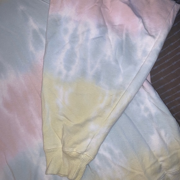 Last 2!! Limeade French Terry Tie Dye Raglan - Picture 9 of 13